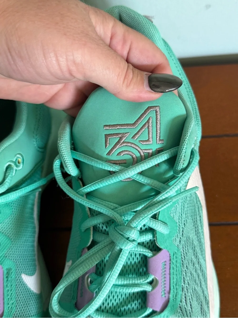 Nike Giannis Immortality 2 Light Menta Green Mens Basketball Sneakers Size 11